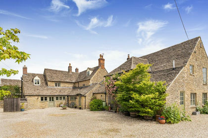 1.5 acres of House with Land for sale in Lechlade
