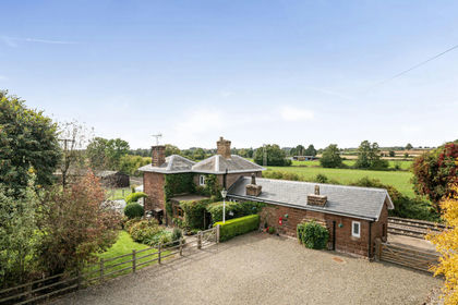 1.1 acres of House with Land for sale in Eye, Moreton and Ashton