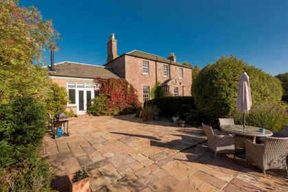 1 acre of Farmhouse for sale in Lothian East