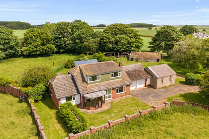 3 acres of House with Land for sale in Grainthorpe