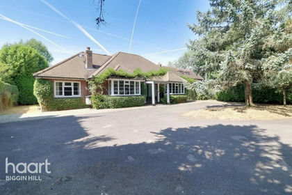 1.4 acres of House with Land for sale in Orpington