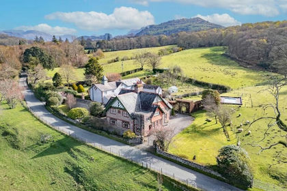 4.5 acres of House with Land for sale in Irton with Santon