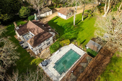 1 acre of House with Land for sale in Mid Dorset and North Poole