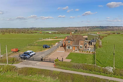 4 acres of Equestrian property for sale in Sutton cum Duckmanton