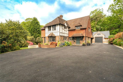 1.5 acres of House with Land for sale in Hastings and Rye
