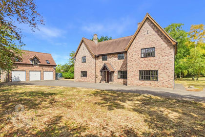 1 acre of House with Land for sale in Hinderclay