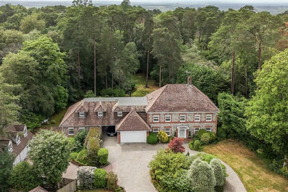 1 acre of House with Land for sale in Ewshot