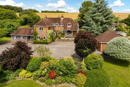 1.4 acres of House with Land for sale in Rockbourne