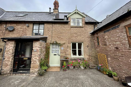 Cottage for sale in Hatfield and Newhampton