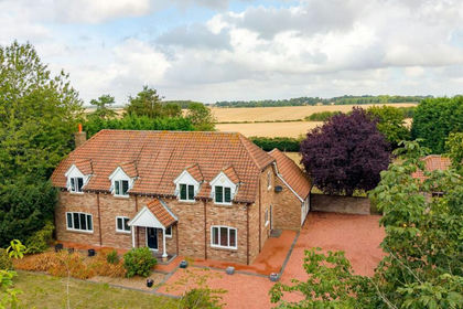 1 acre of House with Land for sale in Thimbleby