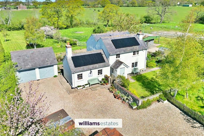 5.5 acres of Cottage for sale in Waen