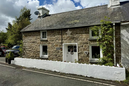 1.9 acres of Cottage for sale in Llandysul