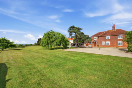 1.5 acres of House with Land for sale in Althorne