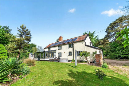 1.4 acres of Cottage for sale in Middleton