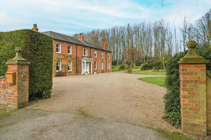 6 acres of Country Estate for sale in Barton-Upon-Humber