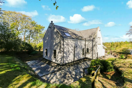 6 acres of Cottage for sale in Airdrie and Shotts