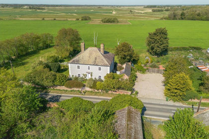 1 acre of House with Land for sale in Fleggburgh
