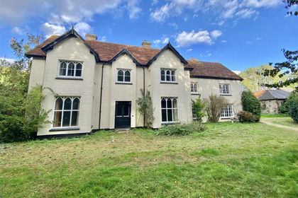 2.8 acres of Farmhouse for sale in Weybread