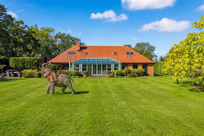 1.2 acres of House with Land for sale in Warfield