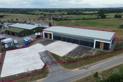 Warehouse for sale in Wardle