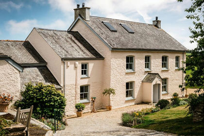 1.8 acres of Farmhouse for sale in St. Just-in-Roseland