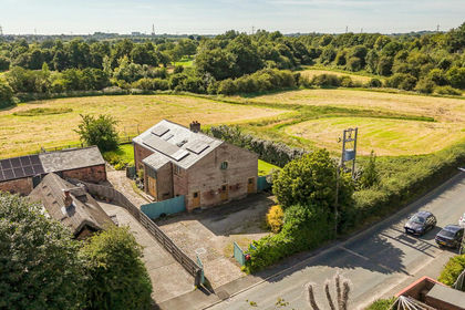 Barn Conversion for sale in Lea