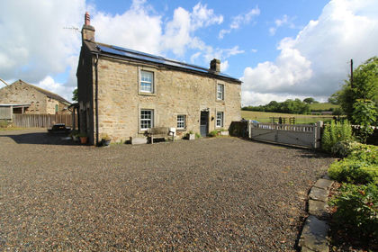 1 acre of Farmhouse for sale in Wennington