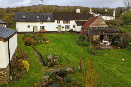 4.2 acres of Farmhouse for sale in Sourton