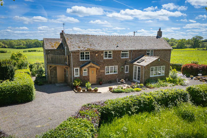 1 acre of Cottage for sale in Hinstock