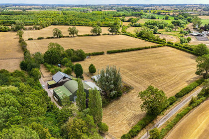 17 acres of House with Land for sale in Edingale