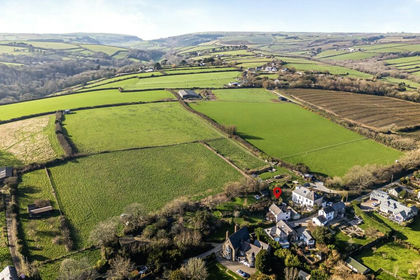 3.2 acres of Cottage for sale in Mawgan-in-Pydar