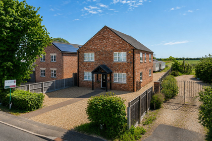 2 acres of Equestrian property for sale in Gedney Hill