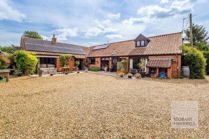 Barn Conversion for sale in Surlingham