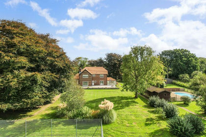 1.9 acres of House with Land for sale in Stanford