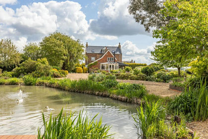 1.5 acres of Farmhouse for sale in Long Sutton