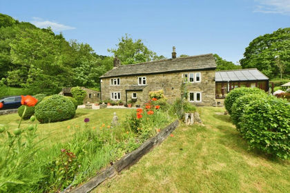 5 acres of Farmhouse for sale in Hayfield