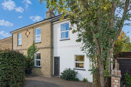 1.5 acres of House with Land for sale in Henlow