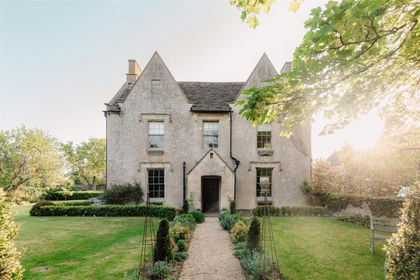1.1 acres of Farmhouse for sale in Lechlade