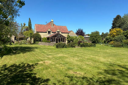 9.2 acres of Farmhouse for sale in Crudwell