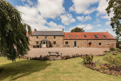 15.5 acres of Farmhouse for sale in Matfen