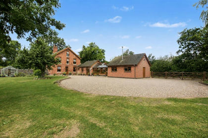 1.3 acres of House with Land for sale in Dale Abbey