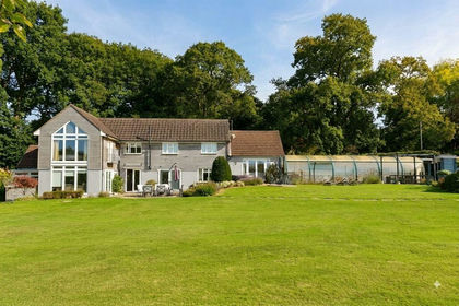 6.8 acres of House with Land for sale in Pulborough