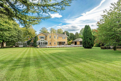 1 acre of Land for sale in Aston Rowant