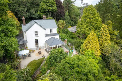 2.9 acres of Farmhouse for sale in Duloe