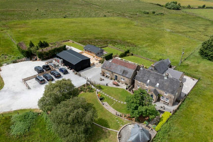 33.4 acres of House with Land for sale in Fawfieldhead