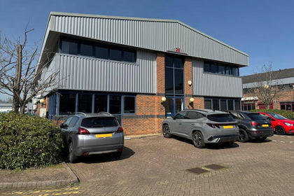 Warehouse for sale in Batchworth