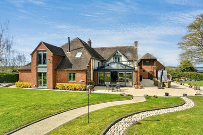 1.3 acres of House with Land for sale in Offenham