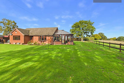 1 acre of House with Land for sale in Bronington