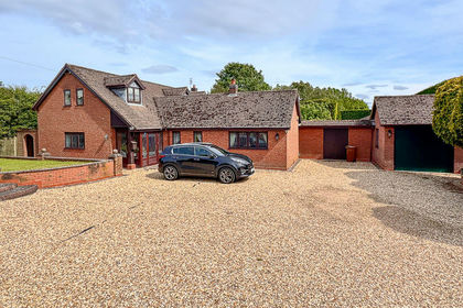 2.5 acres of Farmhouse for sale in Wall