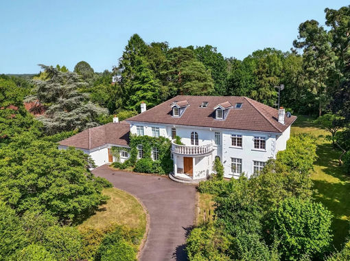1 acre of House with Land for sale in Runnymede and Weybridge